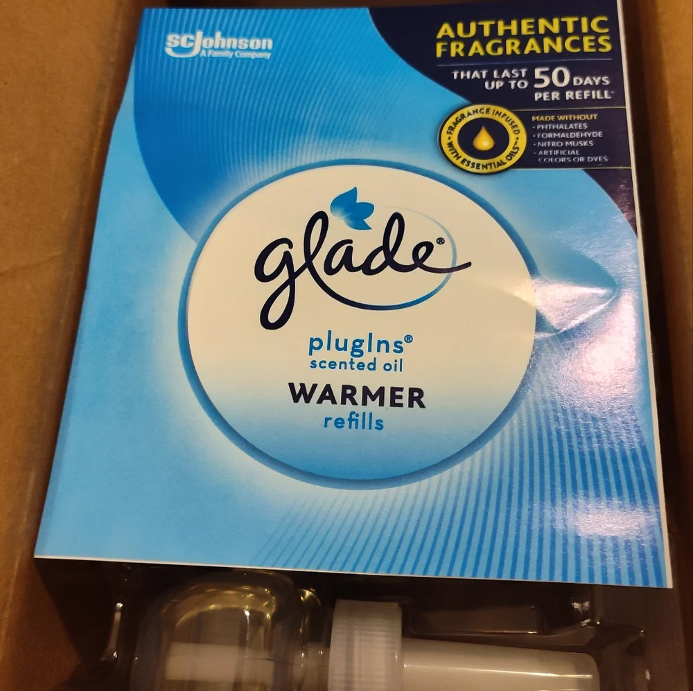 NWT! Glade Plug-In Oil Diffuser Set